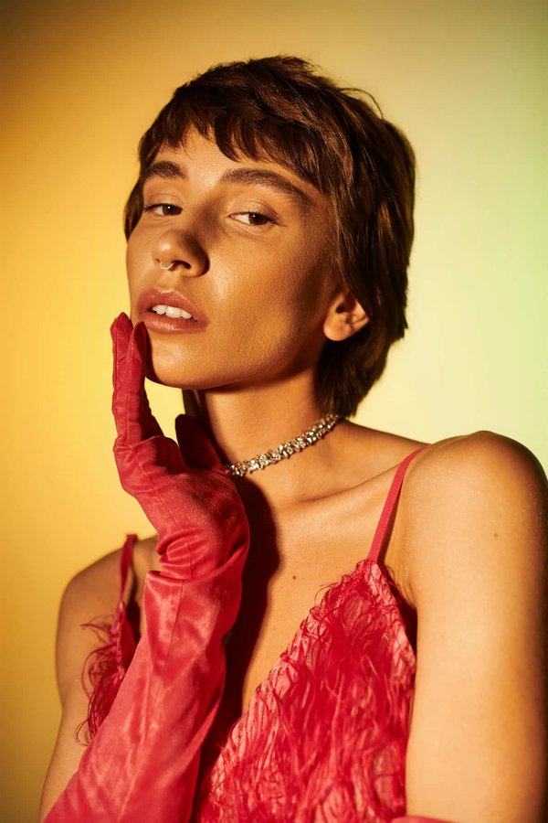 Quelles astuces pour porter des bijoux en pierres précieuses avec élégance?