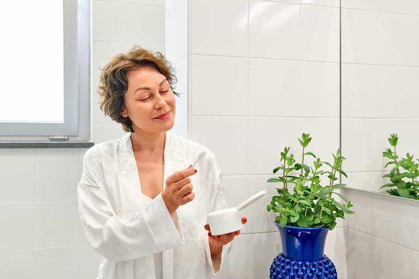 Quels sont les bienfaits de l'eau micellaire pour le nettoyage de la peau au quotidien?